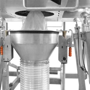 Staubarme Verbrindung durch Zweirohr-Kupplung zwischen Big Bag Auslaufschlauch und weiterem Produktionsprozess.