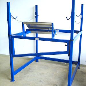 nnovatives Big Bag Befüllgestell mit Wippe, das den Big Bag stabil hält und die Schlaufen mit einem Fingertipp löst – perfekt zum Befüllen mit 25-kg-Säcken.