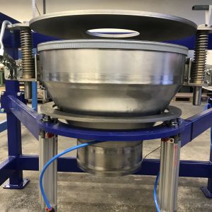 Effizientes Auffangen von Schüttgutresten  aus Big Bags in der Industrie. Staubarm durch Abdichtung.
