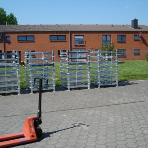 Verzinktes Universalrack, stapelbar, für sichere Big Bag Lagerung und flexibles Befüllen.