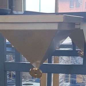 Integrierter Absaugtrichter in Auslaufkupplung für Prozessoptimierung