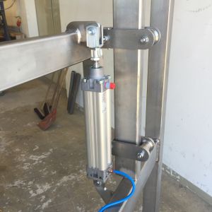 Optimierte Arbeitsabläufe durch pneumatische Steuerungssysteme beim Big Bag Handling.