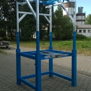 Sicheres Entleeren des Big Bags nach der Einhängung mittels Gabelstapler.