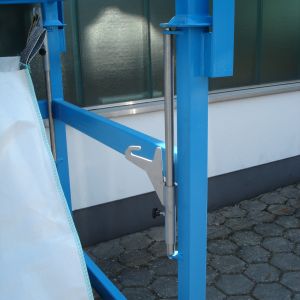 Big-Bag-Umfüllgestell für niedrige Räume: Speziell für das Umfüllen von Schüttgut entwickelt, wenn die Deckenhöhe begrenzt ist. Staubarm.
