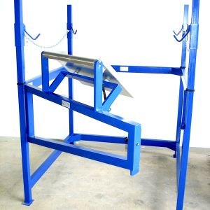 Big Bag Befüllgestell mit stabiler Wippe und Fingertipp-Schlaufenlöser – für schnelles und ergonomisches Befüllen aus 25-kg-Säcken.