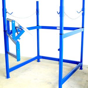 Industrielles Big Bag Befüllgestell mit Wippe und leicht bedienbarem Fingertipp-Schlaufenlöser für schnelles Befüllen von Säcken.