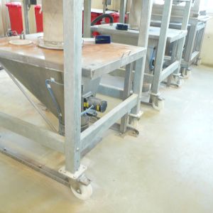 Hochbelastbare Rollen für Big Bags, angeschweißt und für sicheres Handling konzipiert.<br />
<br />