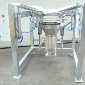 big_bag_walkeinrichtung_mit_schwenkarmen2.jpg Flexibel einstellbare Walkköpfe und Stärke der Schwenkarme zum Aufbrechen von Produkt-Brücken.