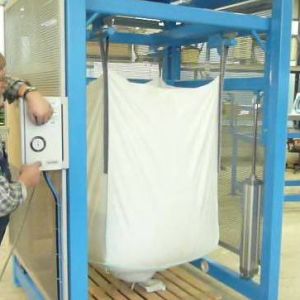 Big Bag Befüllanlage mit Höhenverstellung für individuelle Größenanforderungen.