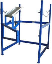 Big Bag Befüllgestell mit ergonomischer Wippe für 25-kg-Säcke und einfacher Schlaufenlösung per Fingertipp – ideal für rückenschonendes Arbeiten.